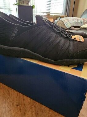 Skechers Women's Breathe Easy Roll with Me Slip-Ins Size 10 Black New In Box